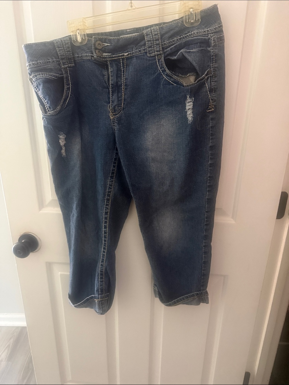 Women's Dark Blue Distressed Capri Jeans